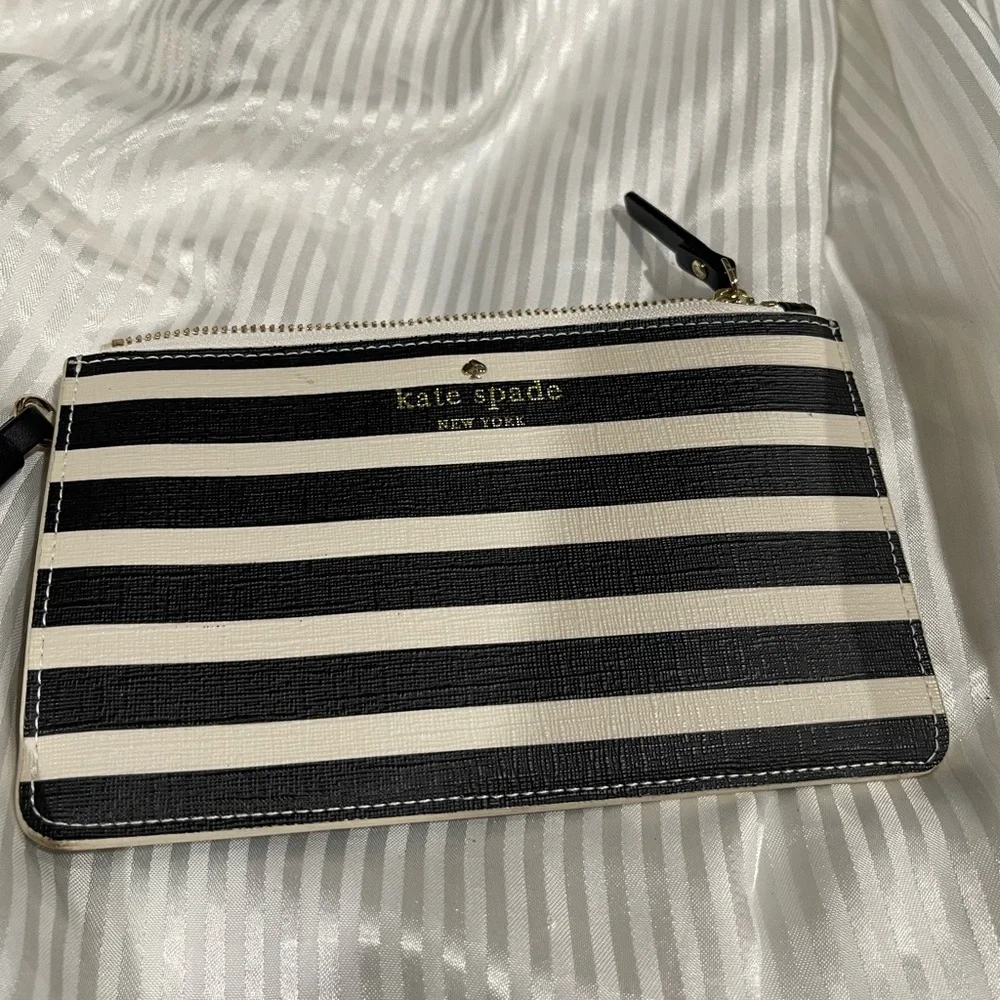 kate spade new york Fairmount Square Slim‎ Bee Wristlet